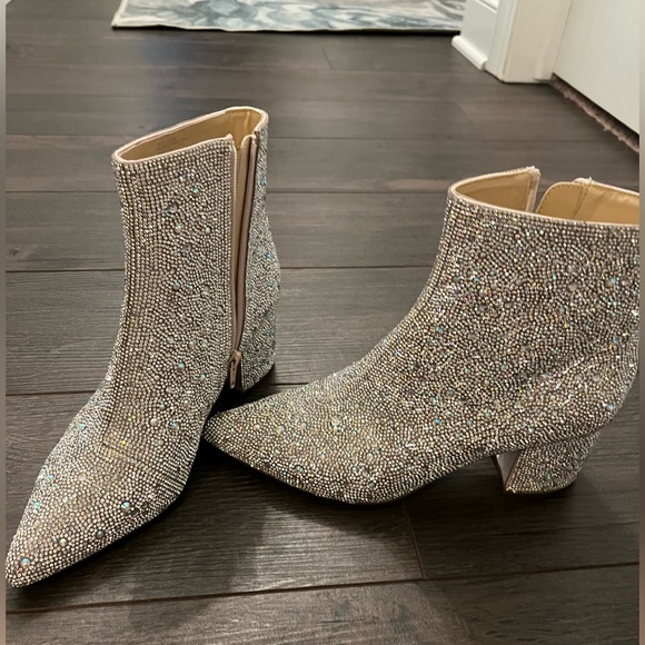 Betsey Johnson Kyla Bootie ✨ - Picture 5 of 8